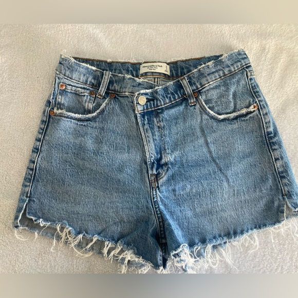 Abercrombie High Rise Mom Short - Picture 4 of 8